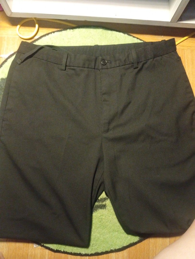 Uniqlo Black Pants Size L (Category: Trousers) located in Manila. Submitted by odddolphin_dd0f4b (Listing ID 1471293017, Image 1). Description: - Brand: Uniqlo - Color: Clean black, easy to match with any outfit - Size: L (fits waist 84-92cm) - Material: Comfortable polyester, rayon, and spandex blend - Design: Simple straight cut with functional pockets - Occasion: Perfect for both work and casual days payment gcash thanks.