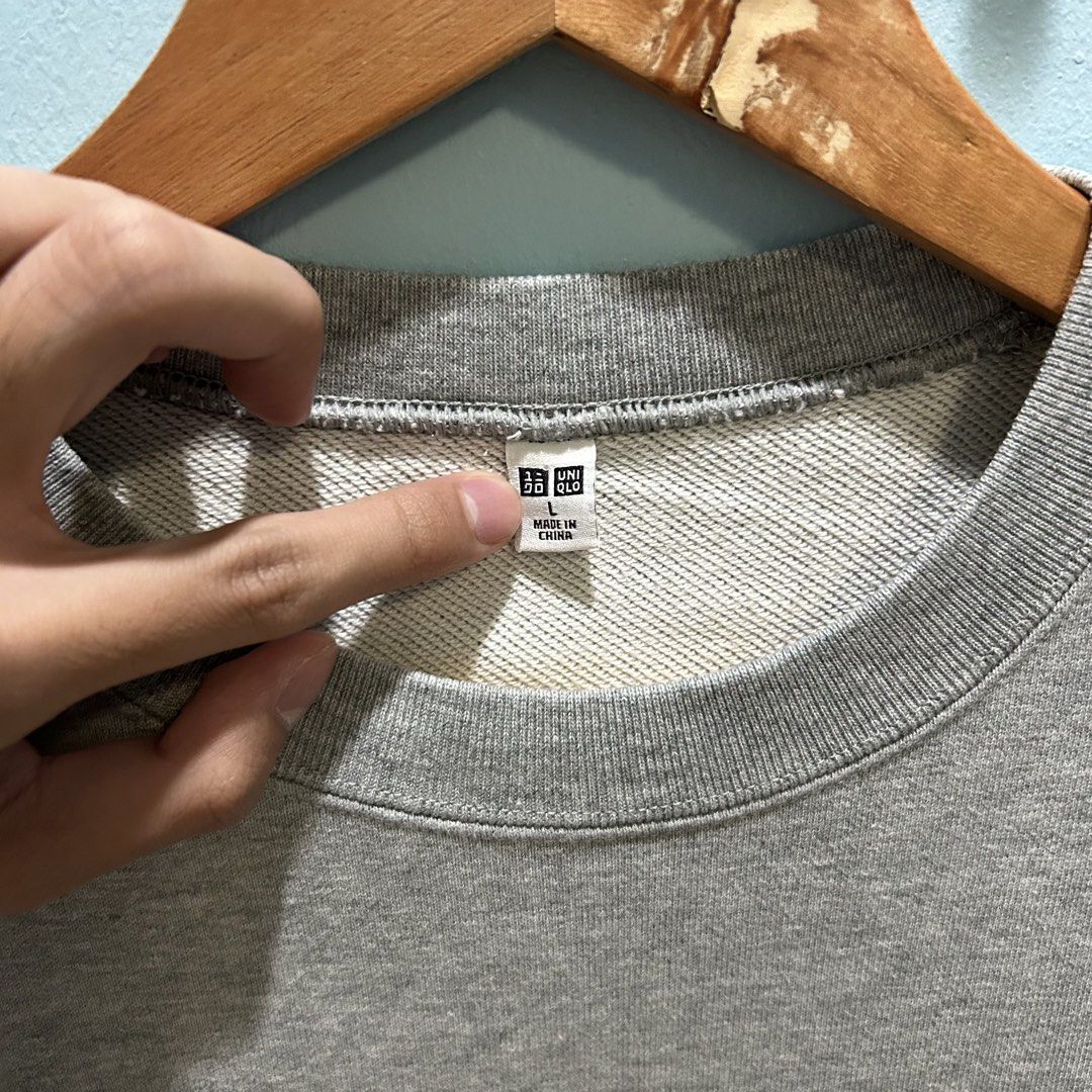 Uniqlo Boxy Crewneck Sweatshirt (Category: Coats, Jackets and Outerwear) located in Dagupan City. Submitted by macavex (Listing ID 1471249792, Image 2). Description: L on tag 22” x 24.5”.