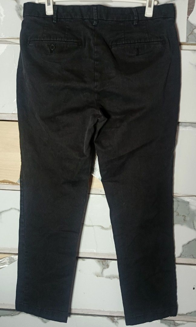 UNIQLO CHINO PANTS MEN 34 (Category: Trousers) located in Quezon City. Submitted by ahyaladyblue (Listing ID 1471203051, Image 2). Description: .