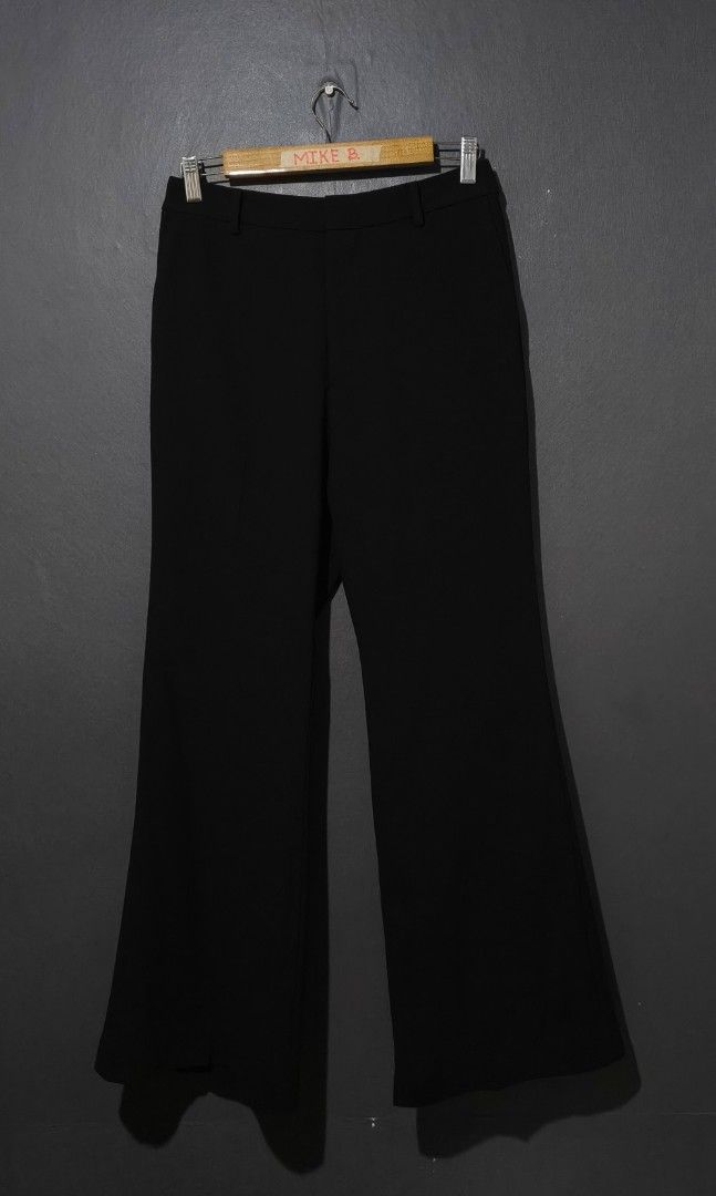 📌Uniqlo Drape Flared Pants (Category: Other Bottoms) located in Antipolo. Submitted by simplehans (Listing ID 1471161374, Image 2). Description: ‎📌Uniqlo Drape Flared Pants ‎67cm on tag (Black) ‎Waist- 28 (Tape measure) ‎Length- 38 ‎Leg Open- 10.5 ‎Excellent Condition As New ‎DIRECT MESSAGE IF INTERESTED.