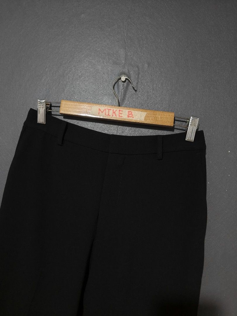 📌Uniqlo Drape Flared Pants (Category: Other Bottoms) located in Antipolo. Submitted by simplehans (Listing ID 1471161374, Image 3). Description: ‎📌Uniqlo Drape Flared Pants ‎67cm on tag (Black) ‎Waist- 28 (Tape measure) ‎Length- 38 ‎Leg Open- 10.5 ‎Excellent Condition As New ‎DIRECT MESSAGE IF INTERESTED.