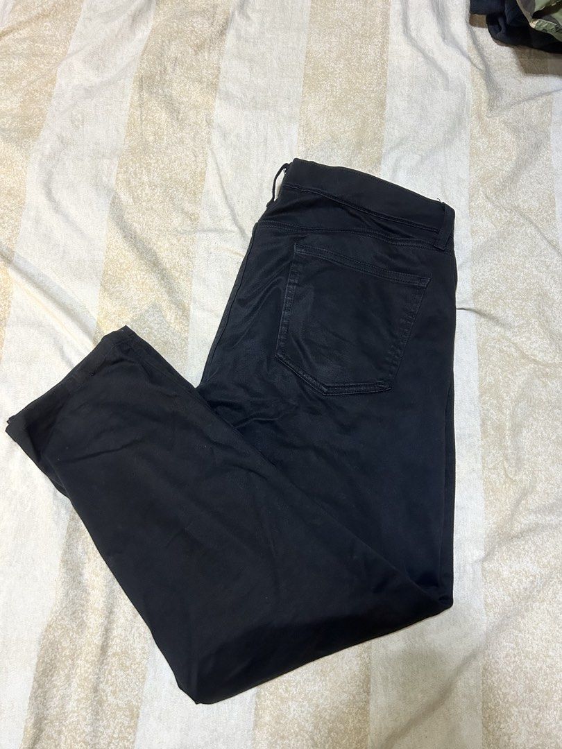 Uniqlo Drawstring Ankle Pants (Category: Trousers) located in Baguio. Submitted by ontheracks074 (Listing ID 1471172730, Image 2). Description: Uniqlo Drawstring Ankle Pants Excellent Condition Good as New Waist: 33-36 Lenght: 37.
