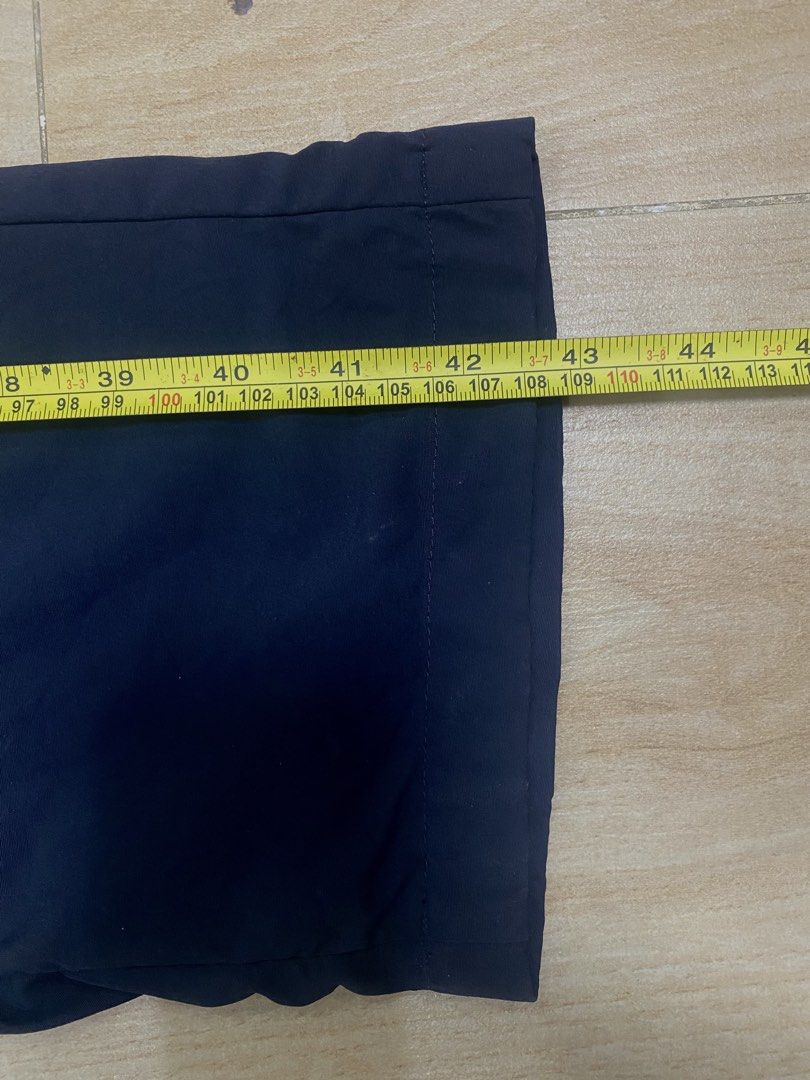 UNIQLO PANTS GEARED like / 2 WAY STRETCHED (Category: Trousers) located in Baguio. Submitted by dmnddnmd (Listing ID 1471184932, Image 3). Description: - Brand: Uniqlo - Color: Navy Blue - Size: L (Fits waist 84-92cm) / Size 32-34 - Material: 90% nylon, 10% spandex with mesh pocket lining - Features: Drawstring and button closure, straight leg fit - Condition: Clean and ready to wear - Note: Please refer to pictures for exact length and width mea