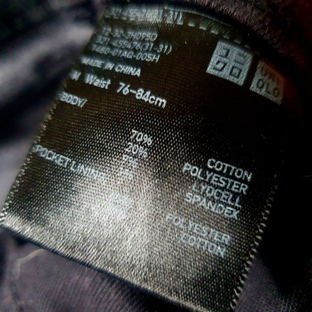 Uniqlo pants stretch (Category: Jeans) located in Pateros City. Submitted by doiski (Listing ID 1471153384, Image 3). Description: Uniqlo pants Php450 each. Like new. No issues. Zero. Not faded. Very presentable. Not ukay. Personal item. Na sa photos na mga size. Stretch. Taguig loc. Ty.