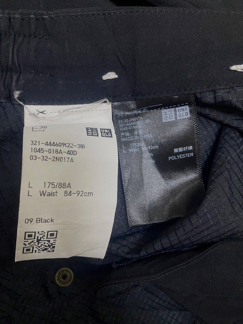 UNIQLO PANTS x Theory Black Drawstring Pants Size L (Category: Joggers) located in Baguio. Submitted by dmnddnmd (Listing ID 1471185621, Image 2). Description: - Brand: Uniqlo x Theory collaboration - Color: Black - Size: L (fits waist 84-92 cm) - Material: Polyester with grid texture inside - Waistband: Elastic with adjustable drawstring - Pockets: Two front pockets - Fit: Straight leg cut - Condition: Clean tags attached.