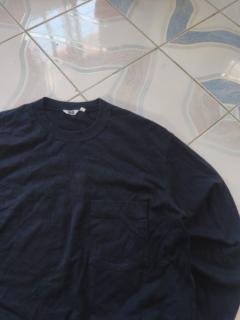 Uniqlo Pocket Tee Long Sleeve (Category: Coats, Jackets and Outerwear) located in Legazpi City. Submitted by cookandthriftzzzzz (Listing ID 1471193434, Image 2). Description: size XL 23/29 dimes excellent no issue .