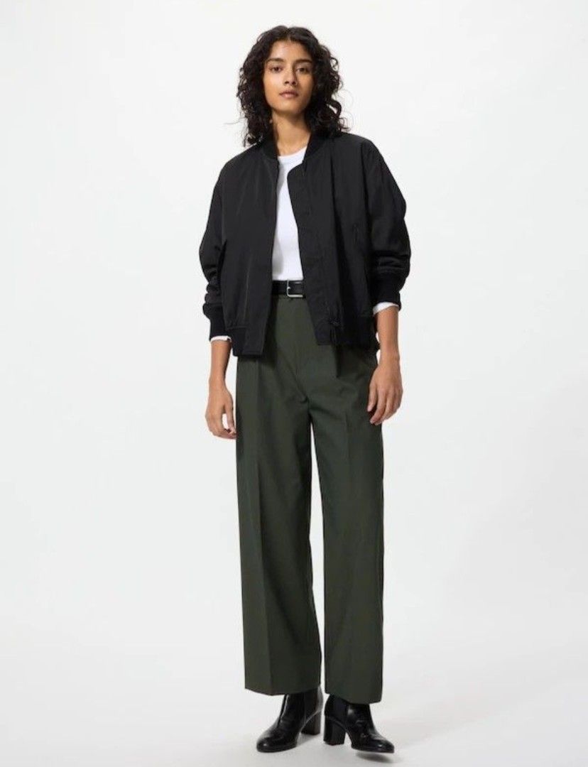 Uniqlo Wide Pleated Pants (Category: Other Bottoms) located in Angeles City. Submitted by miss_independent01 (Listing ID 1471123993, Image 1). Description: Uniqlo Wide Pleated Pants Color: Dark Green Width: 15 (Large on tag) Length: 38.5 MOP: Gcash ✅ Mine Now, Pay Now ✅ First to Pay, Gets the Item 📍 PAMPANGA Courier: JnT 🚚🚚 PM 💌💌.