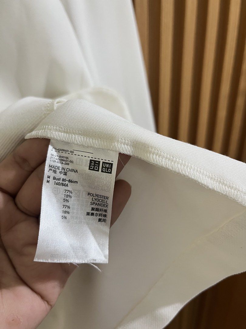Uniqlo Women Tailored Blazer (Category: Coats, Jackets and Outerwear) located in Caloocan City. Submitted by ynna_27 (Listing ID 1471245621, Image 3). Description: Uniqlo Women Tailored Blazer Used - Good as new Color : White Medium on tag Issue : 899.