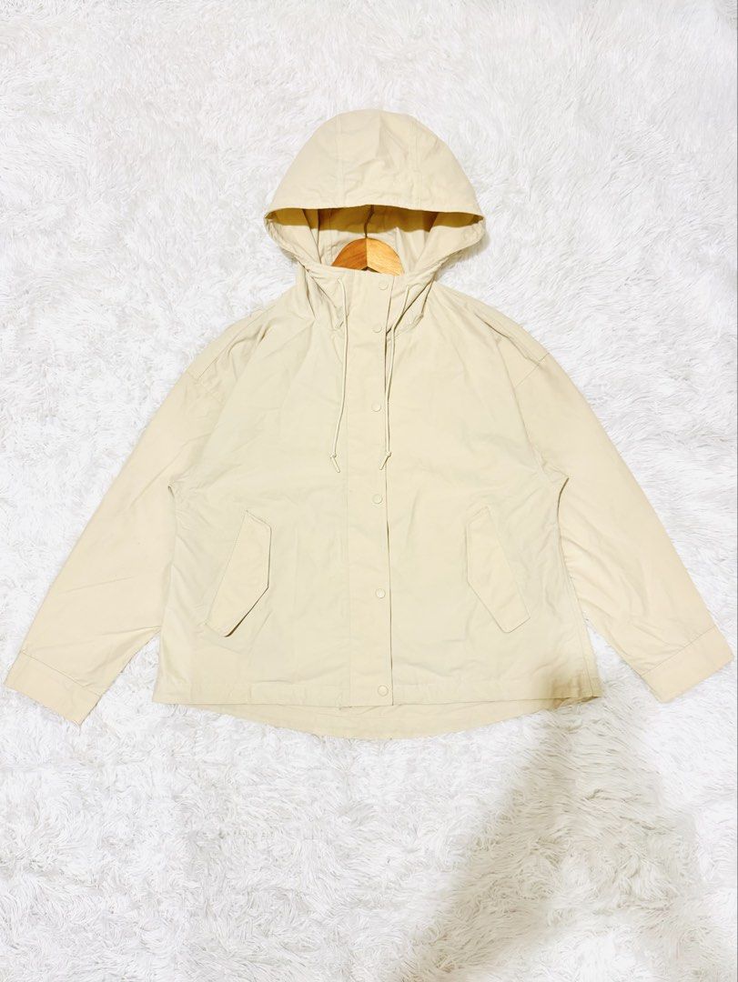 UNIQLO WOMEN’S OVERSIZED PARKA JACKET SMALL (NATURAL)❗️ (Category: Coats, Jackets and Outerwear) located in Manila. Submitted by itsmeian89 (Listing ID 1471279607, Image 1). Description: UNIQLO WOMEN’S OVERSIZED PARKA JACKET SMALL (NATURAL)❗️ GOOD AS NEW CONDITION❗️ SMALL ON TAG BUT FIT UP TO MEDIUM❗️ DIMENSIONS: LENGTH 23.5 |WIDTH 21.5❗️ 9.8 OVER 10 CONDITION AND COLOR RATE❗️ COLOR MAY VARY DUE TO LIGHTNING❗️ NO ISSUE❗️ MINE PLUS SHIPPING FEE❗️ 