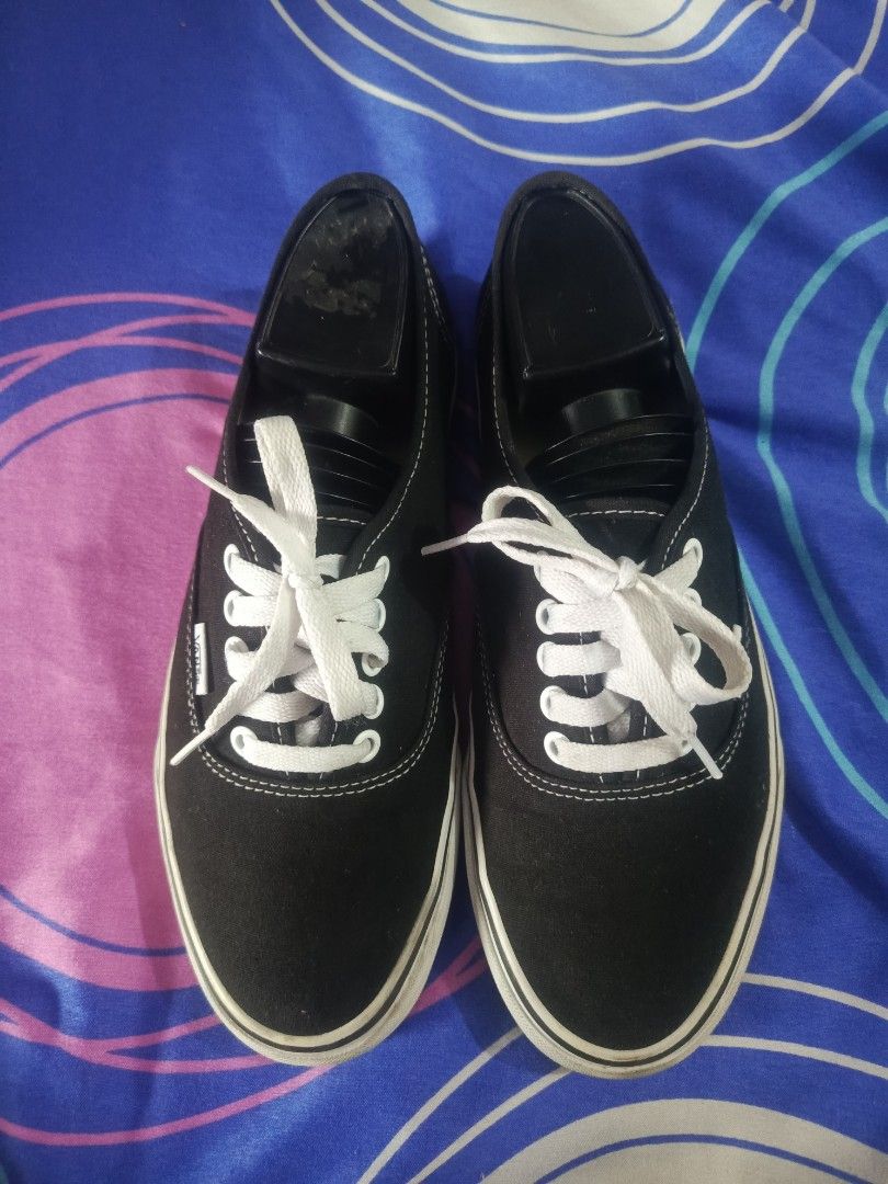Vans Authentic Black White Canvas Sneakers Size US Men 7.5 (Category: Sneakers) located in Pasig City. Submitted by atmclick (Listing ID 1471151378, Image 1). Description: - Brand/Model: Classic Vans Authentic - Color: Black with white laces and stitching - Size: US Men 7.5 / US Women 9.0 / EUR 40.0 - Material: Durable canvas upper and signature waffle rubber outsole - Condition: Minor wear on white midsoles, still great for daily wear and skatin