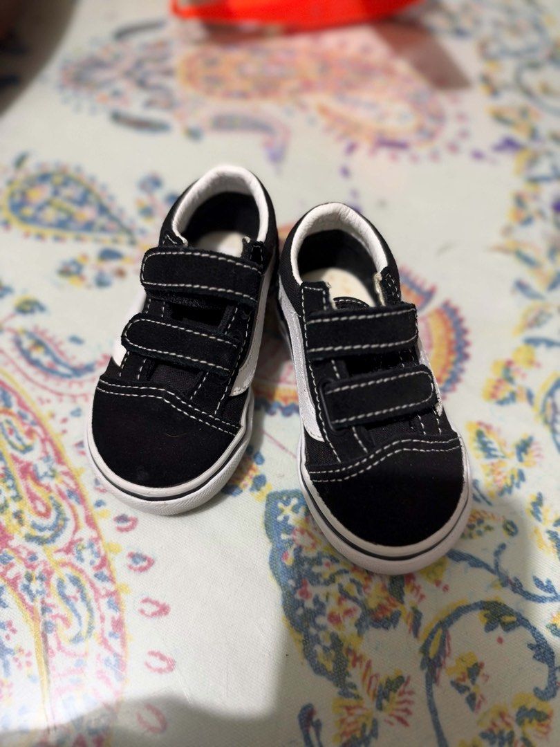 Vans Old Skool V (Category: Sneakers) located in Santa Rosa. Submitted by babicdln (Listing ID 1471241061, Image 1). Description: Vans Old Skool V 11 CM, 5C With Box.