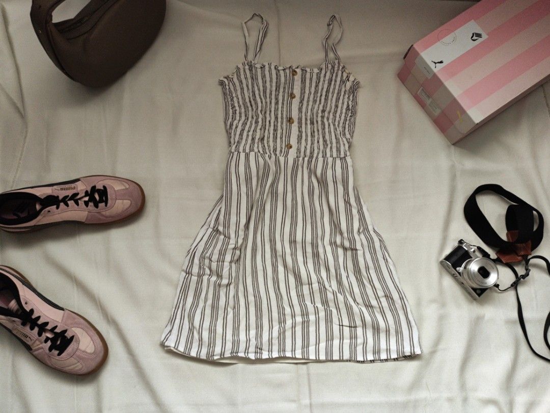 Hollister vertical striped smocked cami mini dress (Category: Sleeveless) located in Caloocan City. Submitted by emmas.ukay.finds (Listing ID 1471128709, Image 1). Description: Size: XS-M Payment first before shipping. Shipping is also shouldered by the buyer. Payment:QRPH/Instapay Shipping:J&T Any questions chat me☺️💖.