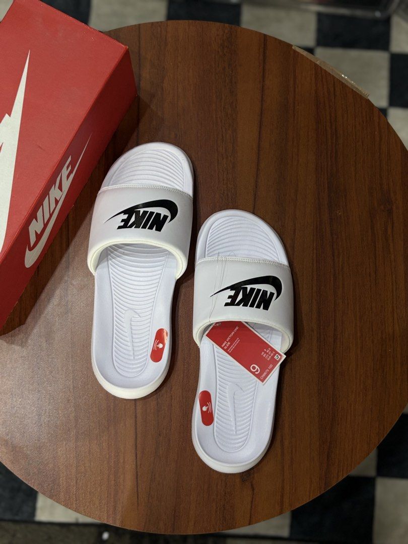 Victori Slide Khaki/White/Black (Category: Slippers & Slides) located in Cavite. Submitted by jairo13 (Listing ID 1471140564, Image 3). Description: Victori Slide Khaki - 12us White - 7/9/10/11/12us Black - 11/12us ₱1,195.00 Ig&Fb: ShoesoleCavite 📍Silang,Cavite 🚚Jrs / Lbc / Lalamove 💵Gcash / Gotyme / Bdo We accept card payment & QR Ph We buy profitable pairs 24/7. Dm for appraisal Store Open Hours: 12Pm - 7PM Gmaps/Waze: ShoesoleCavite.