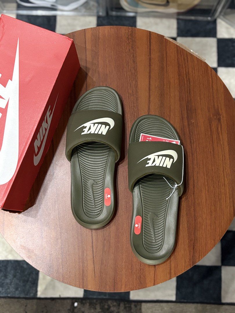 Victori Slide Khaki/White/Black (Category: Slippers & Slides) located in Cavite. Submitted by jairo13 (Listing ID 1471140564, Image 2). Description: Victori Slide Khaki - 12us White - 7/9/10/11/12us Black - 11/12us ₱1,195.00 Ig&Fb: ShoesoleCavite 📍Silang,Cavite 🚚Jrs / Lbc / Lalamove 💵Gcash / Gotyme / Bdo We accept card payment & QR Ph We buy profitable pairs 24/7. Dm for appraisal Store Open Hours: 12Pm - 7PM Gmaps/Waze: ShoesoleCavite.
