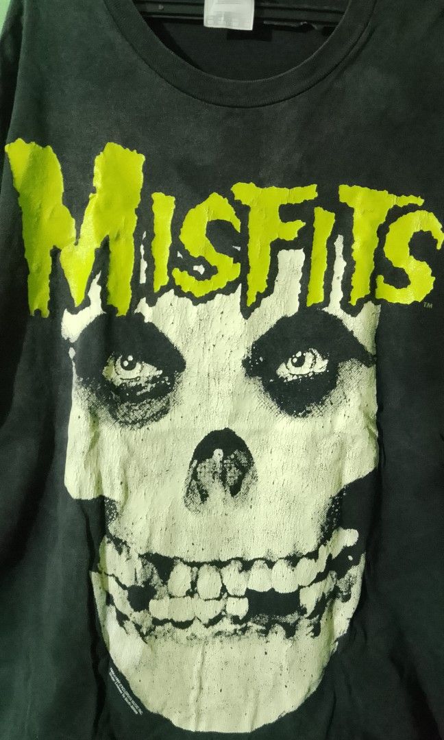 Vintage 1997 misfits (Category: Formal Shirts) located in Cavite. Submitted by thrifteditem9_ (Listing ID 1471280071, Image 2). Description: XL ON TAG 31 LENGTH 23.5 WIDTH NORMAL SIGN OF USE SINCE VINTAGE: CRACK/FADES (CHECK THE PHOTO).