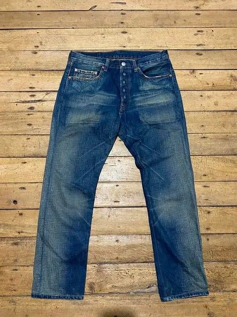 VINTAGE 501 (authentic) (Category: Jeans) located in Aurora. Submitted by originthrifting (Listing ID 1471238137, Image 2). Description: waist 32-33 length 38 open leg 7.5 grailed piece.