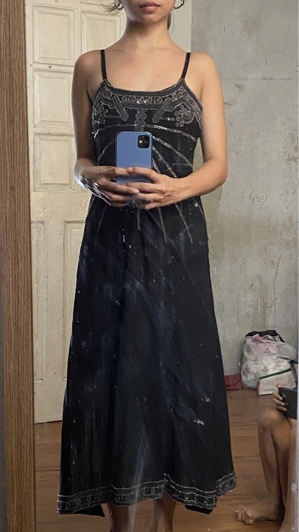 Vintage Black Beaded Dress (Category: Evening dresses & gowns) located in Manila. Submitted by pechailatte (Listing ID 1471243080, Image 2). Description: Vintage Black Beaded Dress Type: A Line Size: Small to Medium 36 Material: 100% polyester Location: Cebu City .