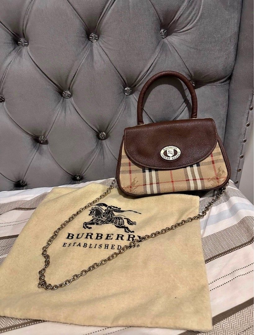 Vintage Burberry Nova Check (Category: Luxury Bags & Wallets) located in Panabo. Submitted by moneyfckyaw (Listing ID 1471284432, Image 1). Description: - Comes complete with the original dust bag and authenticity card Good condition No flaws .