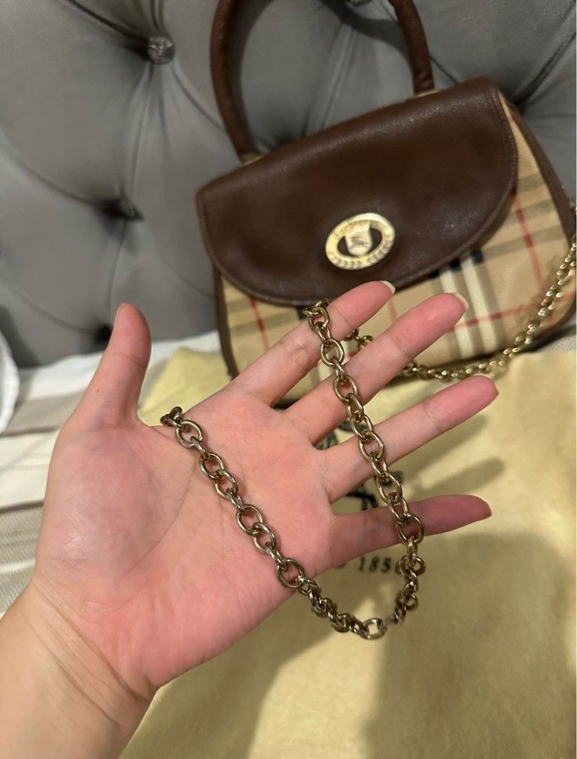 Vintage Burberry Nova Check (Category: Luxury Bags & Wallets) located in Panabo. Submitted by moneyfckyaw (Listing ID 1471284432, Image 3). Description: - Comes complete with the original dust bag and authenticity card Good condition No flaws .