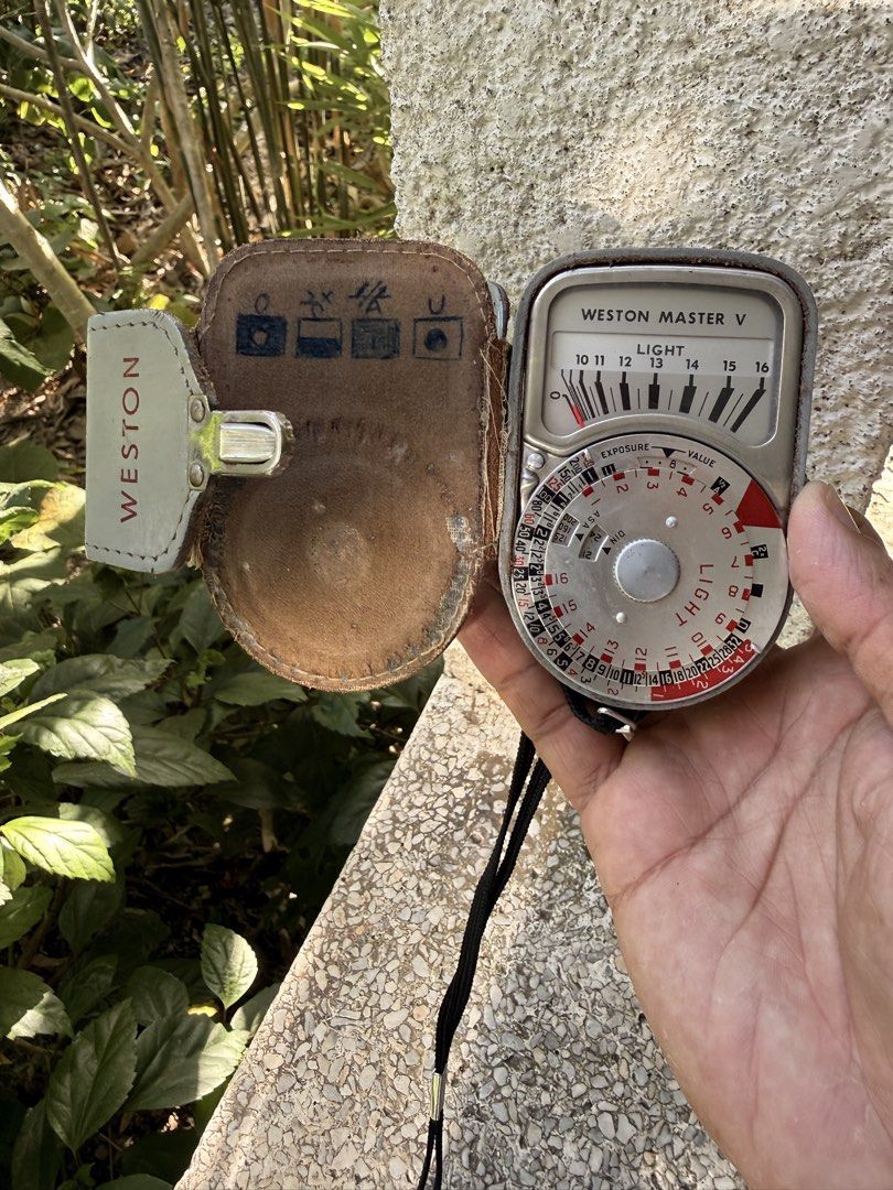 Vintage Camera items (Category: Cameras) located in Calamba. Submitted by transitory (Listing ID 1471164192, Image 2). Description: For Sale 2 vintage camera collectible items Weston Master V (analog exposure meter) Walz brand Flash Master (fan-fold camera flash, without bulb) Sold as set for ₱1,150 Calamba,Laguna location J&T shipping or Lalamove c/o buyer 091******69 Pm or comment for faster transaction Salamat.