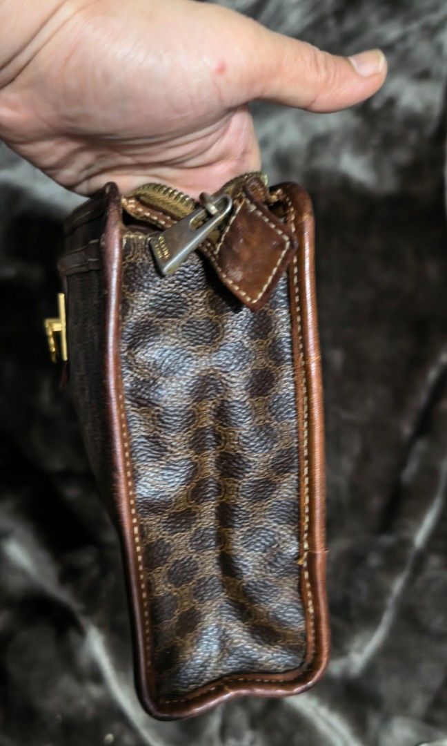 Vintage Celine project clutch bag (Category: Clutches) located in Tuguegarao City. Submitted by zenphoenix-7ad615 (Listing ID 1471132250, Image 3). Description: Flaw sa loob Please see pictures 10.5 by 7 inches.