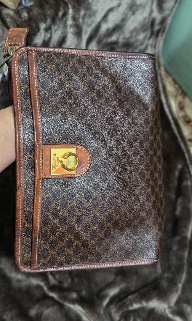 Vintage Celine project clutch bag (Category: Clutches) located in Tuguegarao City. Submitted by zenphoenix-7ad615 (Listing ID 1471132250, Image 1). Description: Flaw sa loob Please see pictures 10.5 by 7 inches.