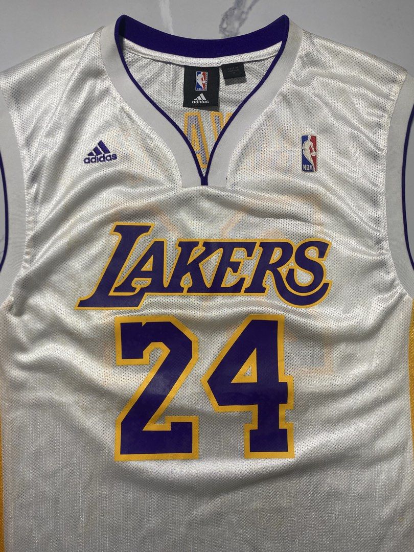 Vintage Lakers Kobe Bryant (Category: Tshirts & Polo Shirts ) located in Bauang. Submitted by thriftydetrese (Listing ID 1471168065, Image 3). Description: Vintage Lakers Kobe Bryant Size Medium W- 22 L- 28 Minimal sign of usage Excellent Condition .