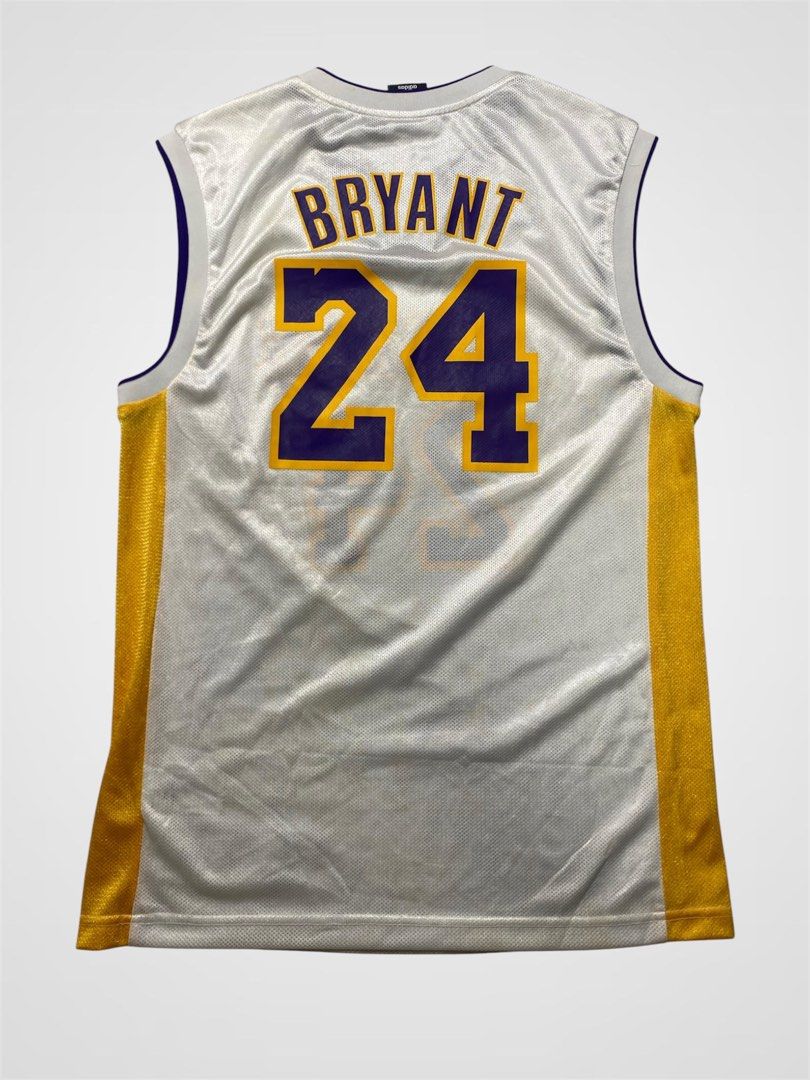 Vintage Lakers Kobe Bryant (Category: Tshirts & Polo Shirts ) located in Bauang. Submitted by thriftydetrese (Listing ID 1471168065, Image 2). Description: Vintage Lakers Kobe Bryant Size Medium W- 22 L- 28 Minimal sign of usage Excellent Condition .