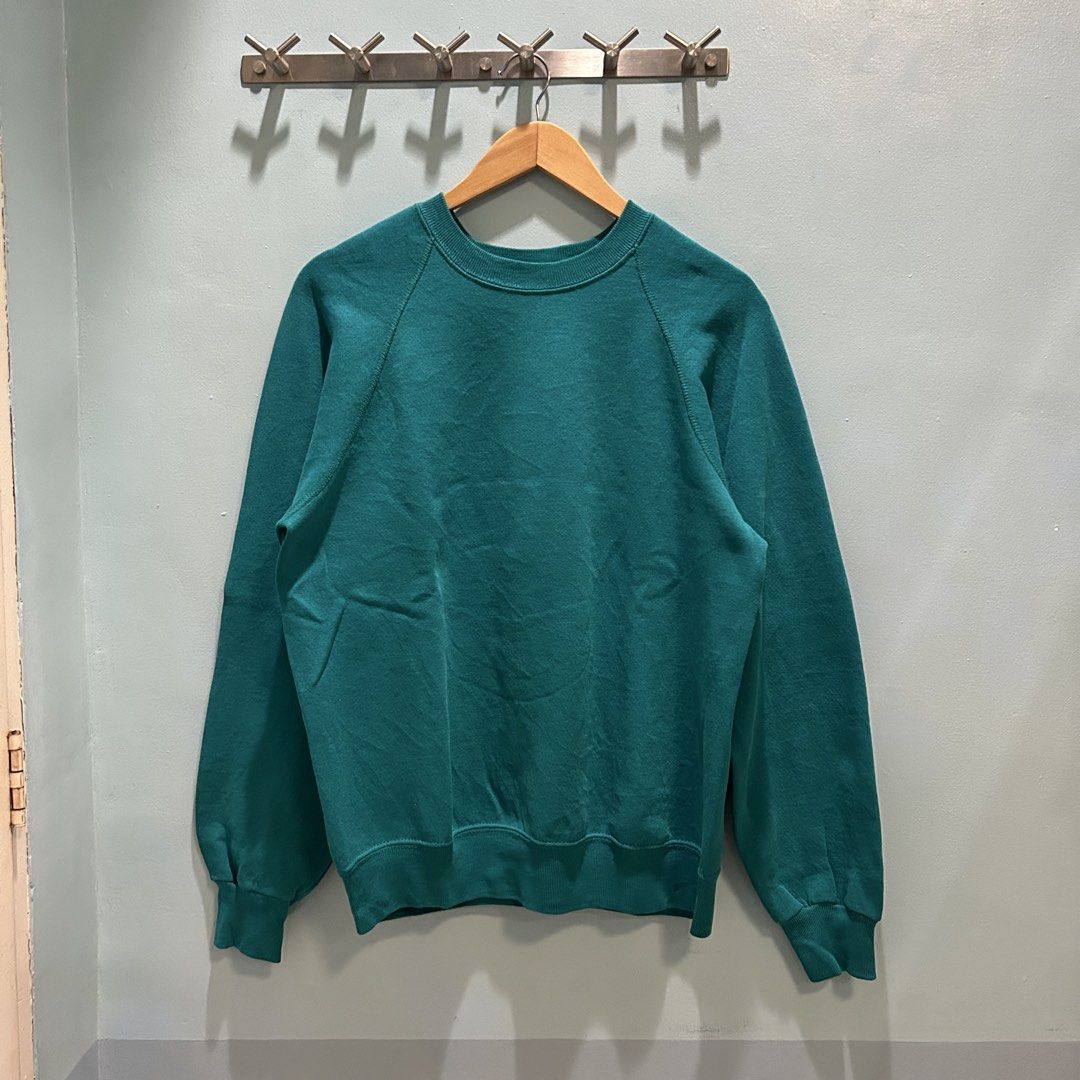 Vintage Lee Crewneck Sweatshirt (Category: Coats, Jackets and Outerwear) located in Dagupan City. Submitted by macavex (Listing ID 1471244835, Image 1). Description: Large on tag 21.5” x 25.5” ₱ 1,000, obo.