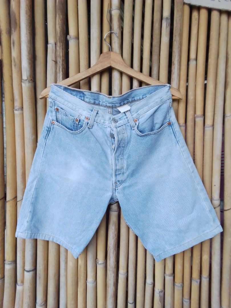 VINTAGE LEVI'S 501 JORTS (Category: Shorts) located in Palayan City. Submitted by angelicapelagiobuates-blueapp (Listing ID 1471130351, Image 1). Description: VINTAGE LEVI'S 501 JORTS Yung hanap ng lahat - LIGHT WASH + BUTTON FLY Details: ✓ Levi's red tab ✓ LS&CO button hardware ✓ Leather patch intact (faded but orig) ✓ Clean light wash - walang mantsa ✓ Baggy / Y2K fit.