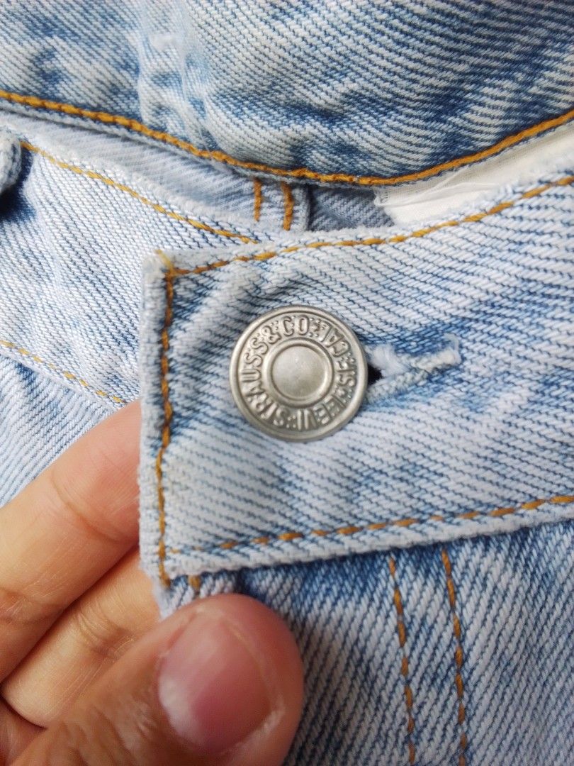 VINTAGE LEVI'S 501 JORTS (Category: Shorts) located in Palayan City. Submitted by angelicapelagiobuates-blueapp (Listing ID 1471130351, Image 3). Description: VINTAGE LEVI'S 501 JORTS Yung hanap ng lahat - LIGHT WASH + BUTTON FLY Details: ✓ Levi's red tab ✓ LS&CO button hardware ✓ Leather patch intact (faded but orig) ✓ Clean light wash - walang mantsa ✓ Baggy / Y2K fit.