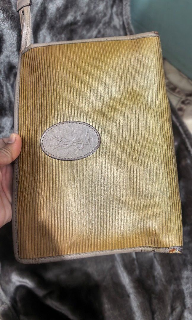 Vintage Ysl project clutch bag (Category: Clutches) located in Tuguegarao City. Submitted by zenphoenix-7ad615 (Listing ID 1471128528, Image 1). Description: Ysl clucth Project clutch bag 9.5 by 7 inches.