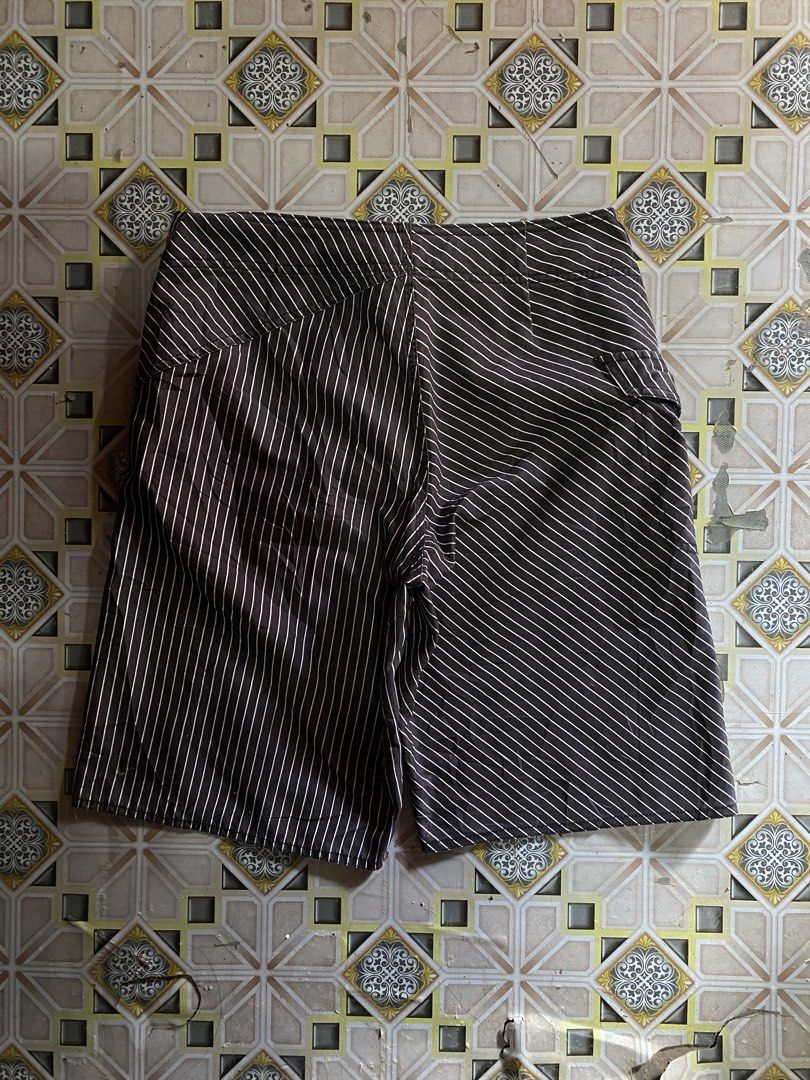 Volcom Pinstripe Board Shorts Size 30 (Category: Swim Trunks & Board Shorts) located in Carcar. Submitted by eroncarvaj68638 (Listing ID 1471170984, Image 2). Description: - Brand: Volcom - Style: Board shorts in black and white pinstripe pattern - Size: 30 (marked on tag) - Material: 100% polyester - Features: Drawstring waist, side cargo pocket on right leg, and signature Volcom stone rubber patch - Details: Stylish angled stripes on the back y