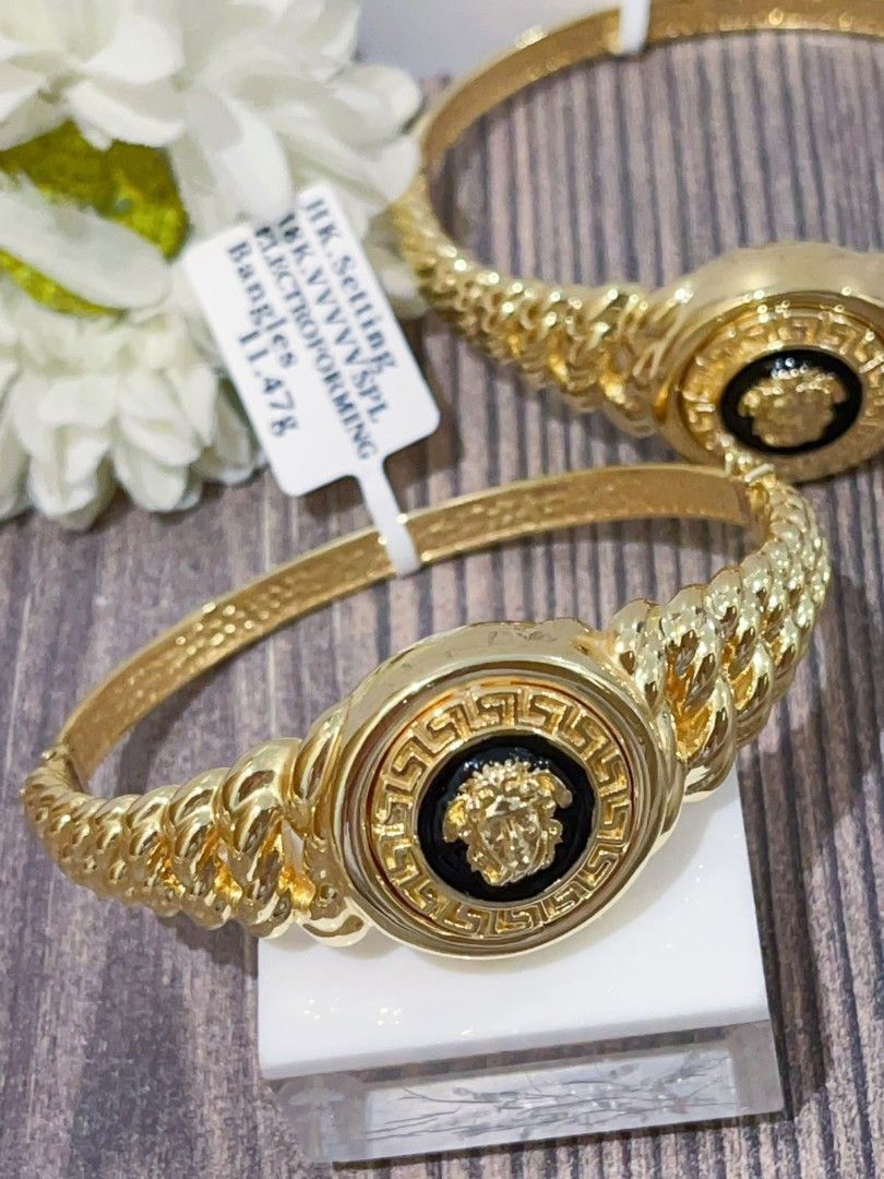 vrsace bangle 18k gold hk setting (Category: Bracelets) located in Manila. Submitted by primejewelry (Listing ID 1471292266, Image 1). Description: .