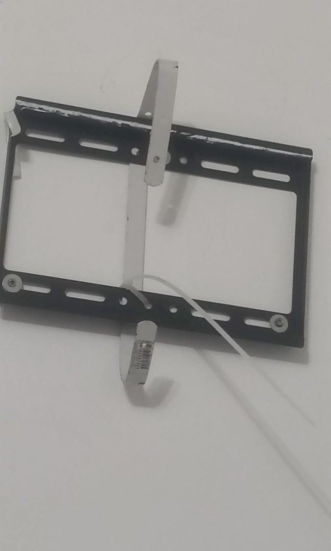 Wall mount tv bracket (Category: TV Parts & Accessories) located in Manila. Submitted by grandturtle.8f6a62 (Listing ID 1471262746, Image 1). Description: dalawa kasi to bili ko 280 49 nalang isa lang gamit ko na ang isa pwede kayo mag book f ako magbook 1to3days pa pag calabarzon 5to 7days pag hindi ,,, pag ako mag book COD pwede din.