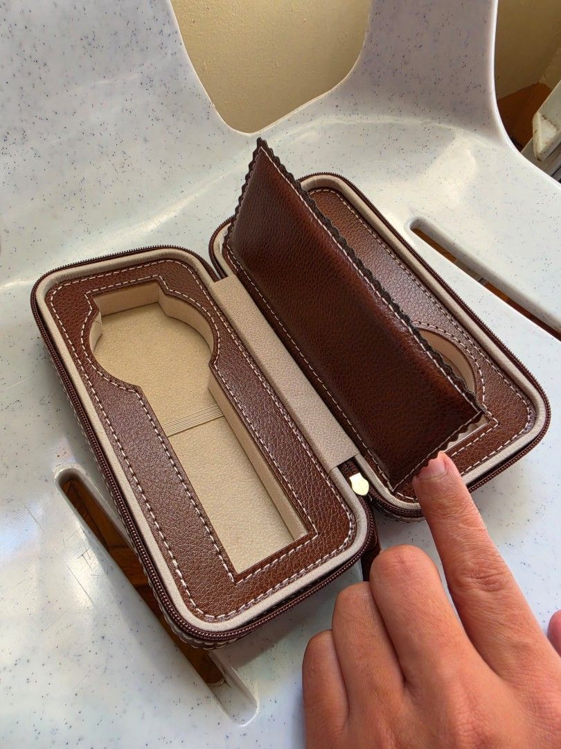 Watch case oganizer (Category: Men's Watches) located in Baguio. Submitted by shellcollector (Listing ID 1471136353, Image 3). Description: watch box case 500.