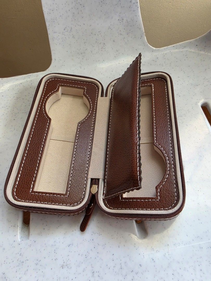 Watch case oganizer (Category: Men's Watches) located in Baguio. Submitted by shellcollector (Listing ID 1471136353, Image 1). Description: watch box case 500.