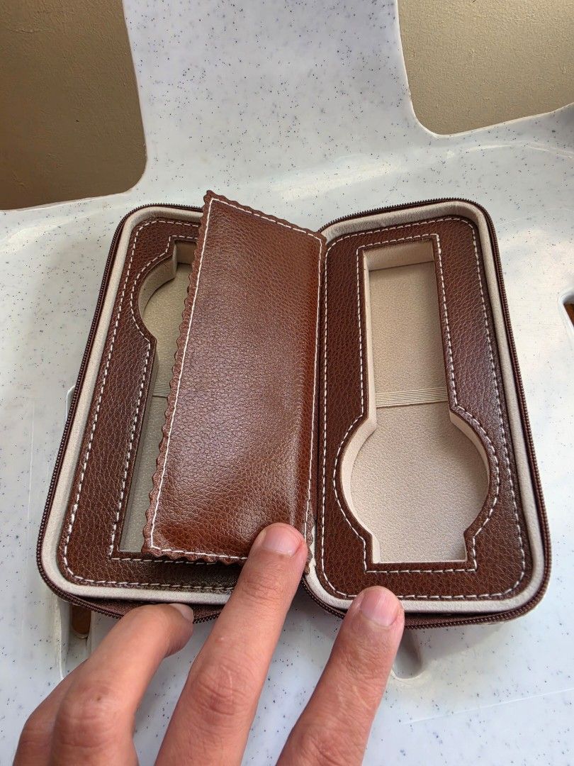 Watch case oganizer (Category: Men's Watches) located in Baguio. Submitted by shellcollector (Listing ID 1471136353, Image 2). Description: watch box case 500.