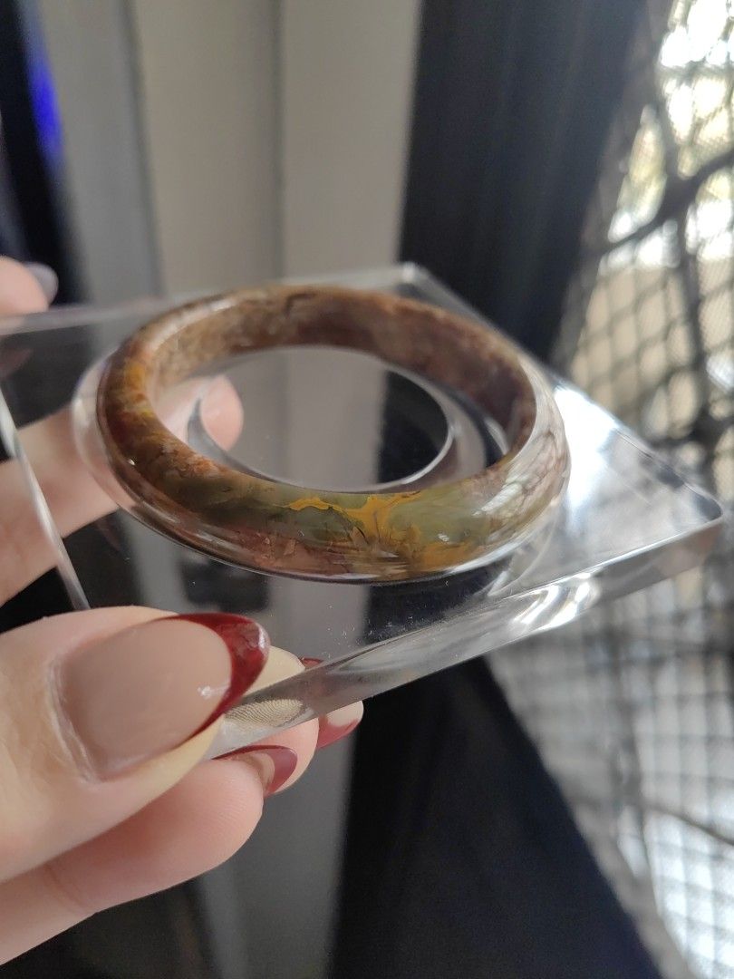 W/certificate Alashan Agate Bangle 59mm (Category: Bracelets) located in Quezon City. Submitted by givesomespace (Listing ID 1471162218, Image 3). Description: ❤brand new, 59mm ❤with certificate, elegant box and pouch ❤price is firm and final.