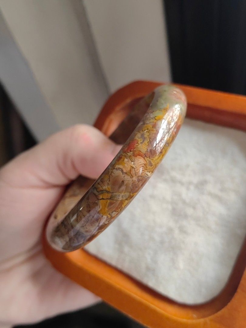 W/certificate Alashan Agate Bangle 59mm (Category: Bracelets) located in Quezon City. Submitted by givesomespace (Listing ID 1471162218, Image 1). Description: ❤brand new, 59mm ❤with certificate, elegant box and pouch ❤price is firm and final.