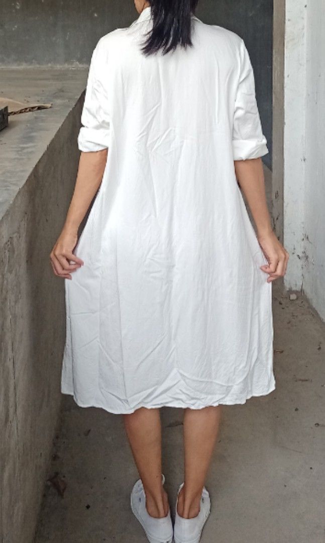 White cotton summer dress (Category: Dresses) located in Davao. Submitted by kannikasok1987 (Listing ID 1471144661, Image 3). Description: White slip long sleeve dress Wd side pocket Cotton Bust 38 Waist up 40 L 40 good as new.