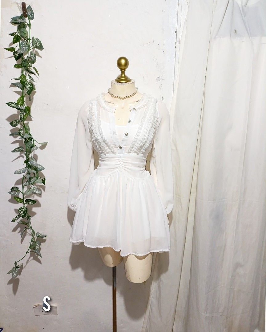 white elegant mesh flowy doll dress (Category: Dresses) located in Pateros City. Submitted by amj_amj (Listing ID 1471151345, Image 1). Description: .