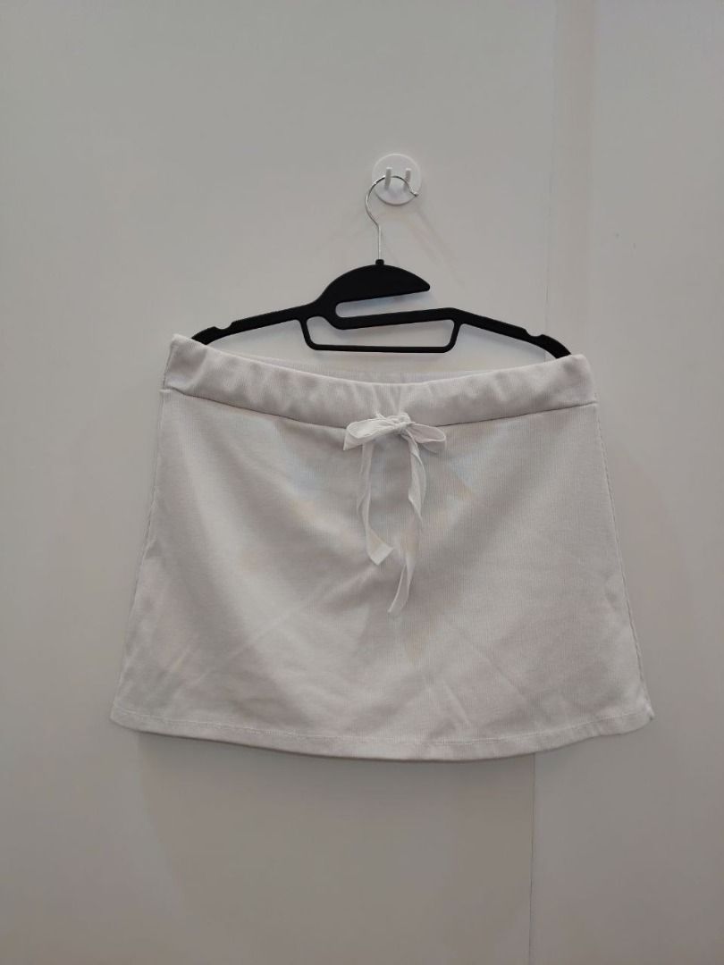 White Skort with Drawstring and Built-in Shorts (Category: Skirts) located in Manila. Submitted by babeboxtheory (Listing ID 1471169221, Image 3). Description: - Color: White - Fabric: Ribbed material - Waist: Adjustable drawstring for a custom fit - Comfort: Built-in inner shorts for safe and active movement - Style: Clean look, ideal for sports, workouts, or daily casual outings.