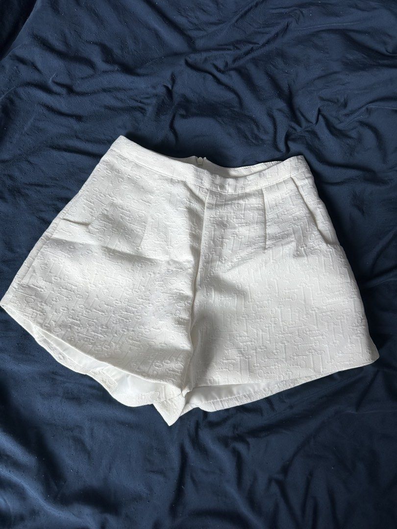 White textured high-waisted shorts with pockets (Category: Shorts) located in Quezon City. Submitted by valeriorac74670 (Listing ID 1471174568, Image 1). Description: - Color: White with a subtle woven geometric pattern - Fit: High-waisted with front pleats and side pockets - Style: Clean tailoring for a crisp, polished look - Condition: Worn once, still in great shape, clean and ready to wear.