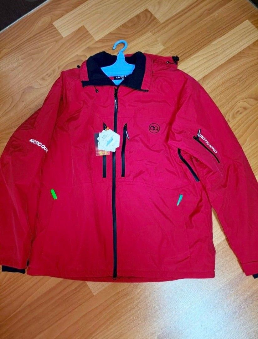 Winter Jacket (Category: Coats, Jackets and Outerwear) located in Singapore. Submitted by ben-10 (Listing ID 1471183015, Image 1). Description: I bought it for my wife during my Taiwan business trip. She has too many winter pants already that's why sell it away. Selling this price, losing money already. - It can stand the weather up to -5°C. - Perfect for layering in cooler weather - Make you look elegant - Brand new Arctic Queen waterproof jacke