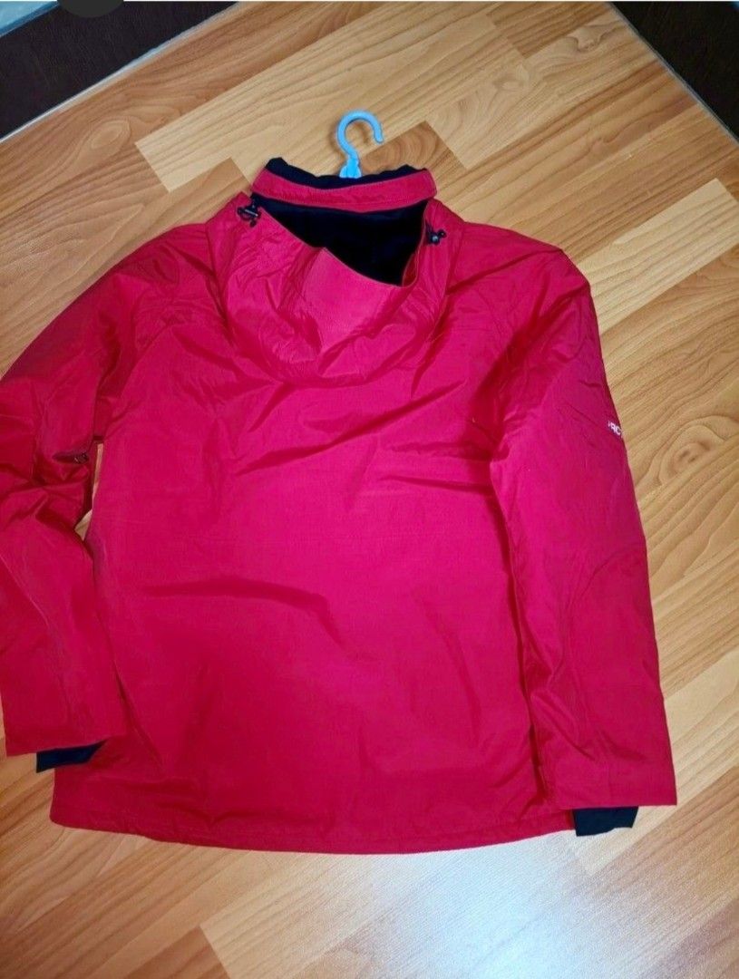 Winter Jacket (Category: Coats, Jackets and Outerwear) located in Singapore. Submitted by ben-10 (Listing ID 1471183015, Image 3). Description: I bought it for my wife during my Taiwan business trip. She has too many winter pants already that's why sell it away. Selling this price, losing money already. - It can stand the weather up to -5°C. - Perfect for layering in cooler weather - Make you look elegant - Brand new Arctic Queen waterproof jacke