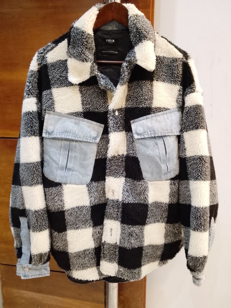 Winter jacket (Category: Coats, Jackets and Outerwear) located in Quezon City. Submitted by kema2191 (Listing ID 1466016012, Image 2). Description: Medium to large.