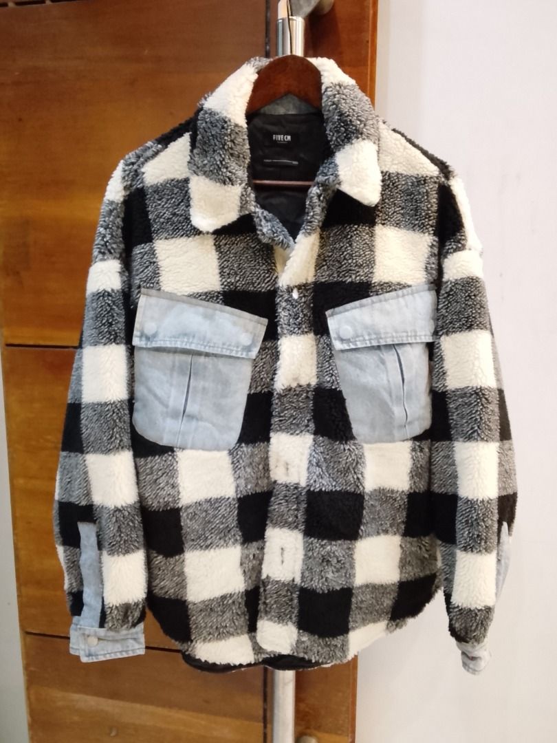 Winter jacket (Category: Coats, Jackets and Outerwear) located in Quezon City. Submitted by kema2191 (Listing ID 1466016012, Image 1). Description: Medium to large.
