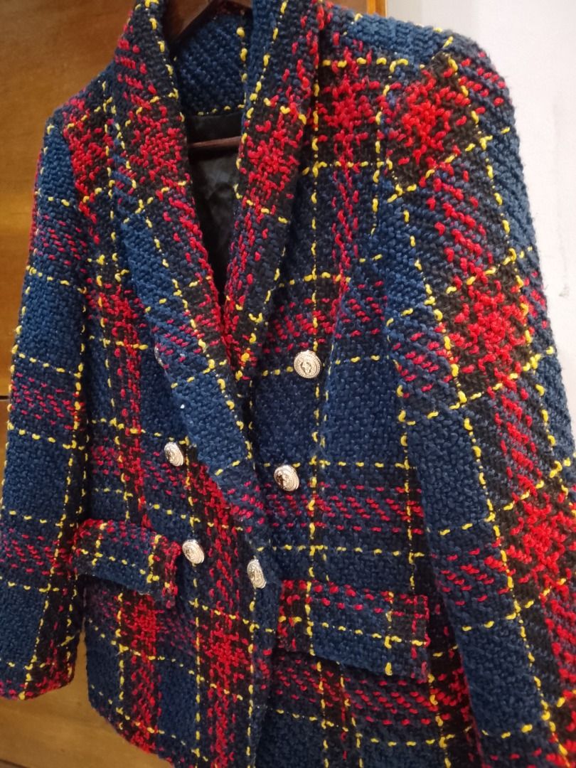 Women's blazer (Category: Coats, Jackets and Outerwear) located in Quezon City. Submitted by kema2191 (Listing ID 1466596066, Image 3). Description: Medium to large.