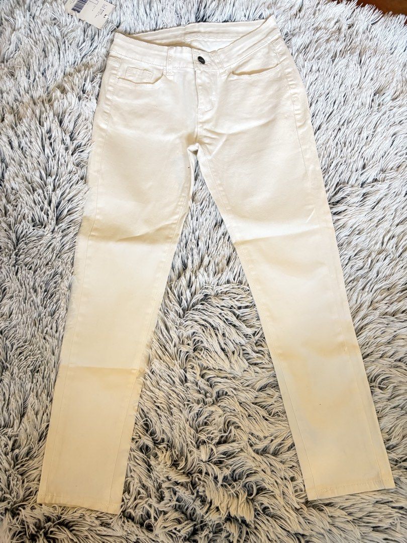 Women’s White Pants Size 27 (Category: Jeans) located in Manila. Submitted by maroonnacolor_01 (Listing ID 1471197588, Image 1). Description: LHGJ Women’s White Pants • Brand: LHGJ Women International • Size: Large / 27 • Color: White • Style: Straight-leg pants • Condition: Never worn Price is negotiable. MOP: Cash / GCash Delivery: Lalamove or Grab (delivery fee shouldered by buyer; payment required before booking) Meet-up: Robinsons Place Malo